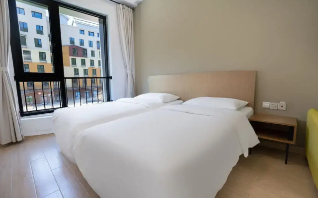 Prince Hotel By Secret Garden