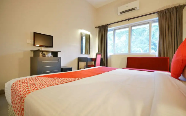 Mookkannoor Tourist Home by OYO Rooms
