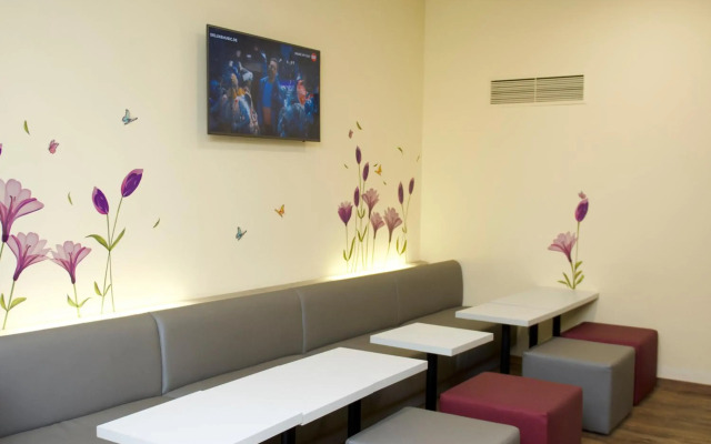 Colour Hotel