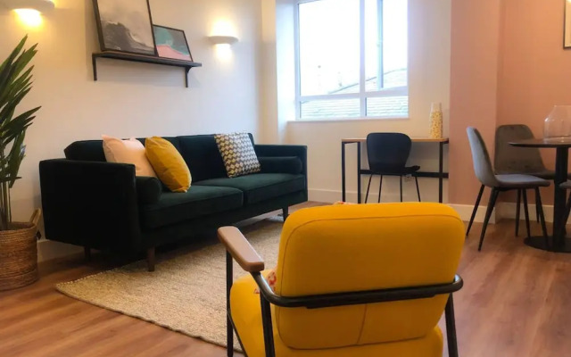 Stylish 2 Bedroom Property With Free Parking