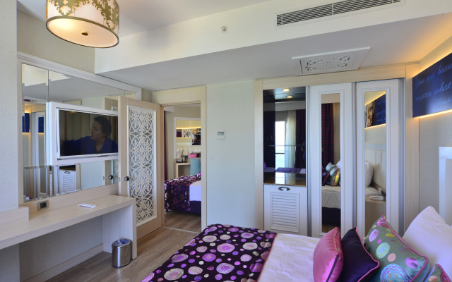Azura Deluxe Resort & Spa