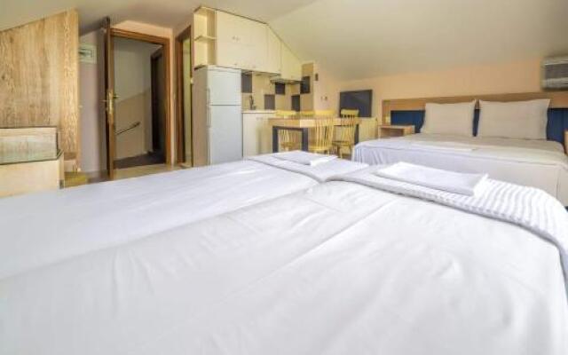 LE MONDE Apartments