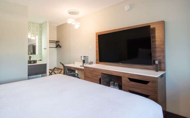 Coast Courtenay Hotel