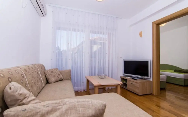 Damir - With Free Parking - A1