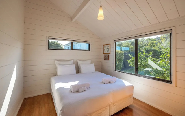 Matai Cottage in Oneroa with Sea Views – Guest Rooms – Blackpool