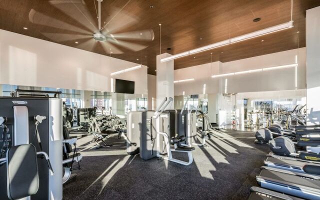 Deedee's Sky Rise Apartments - Newport 2