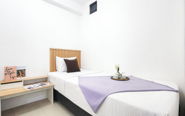 Cozy White 2Br At Bassura City Apartment