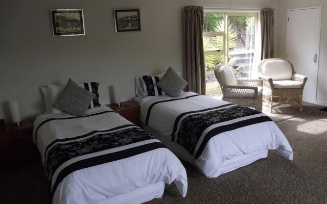 Longhouse Bed and Breakfast