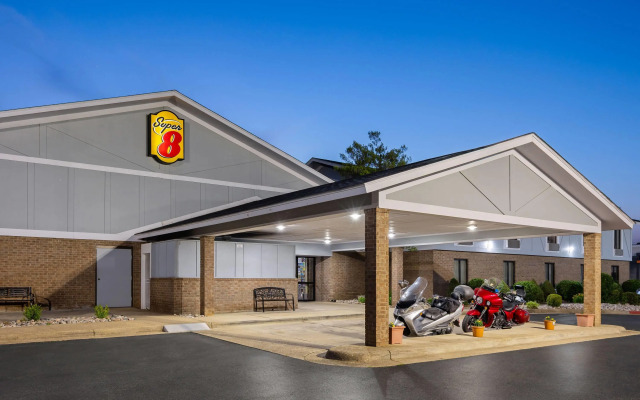 Super 8 by Wyndham Harrison AR