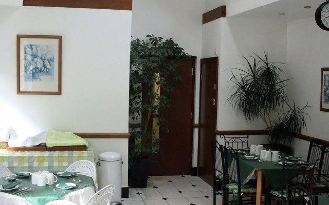 Kings Paget Hotel