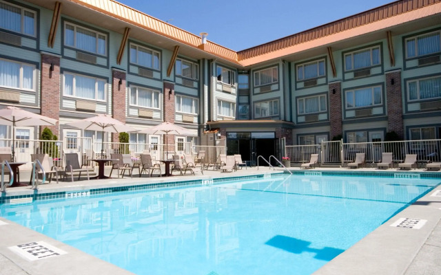 Holiday Inn Victoria Elk Lake by IHG