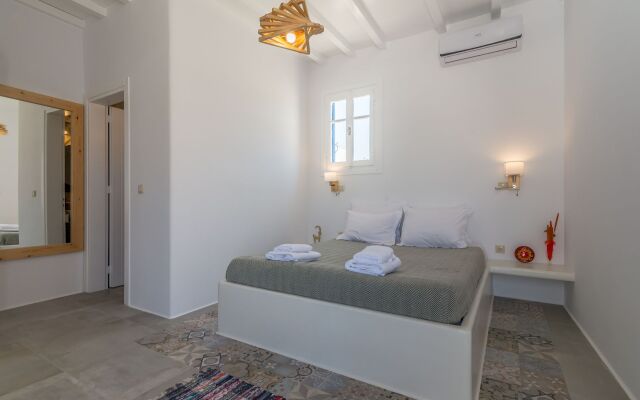 Manolis & Filio Home By The Sea