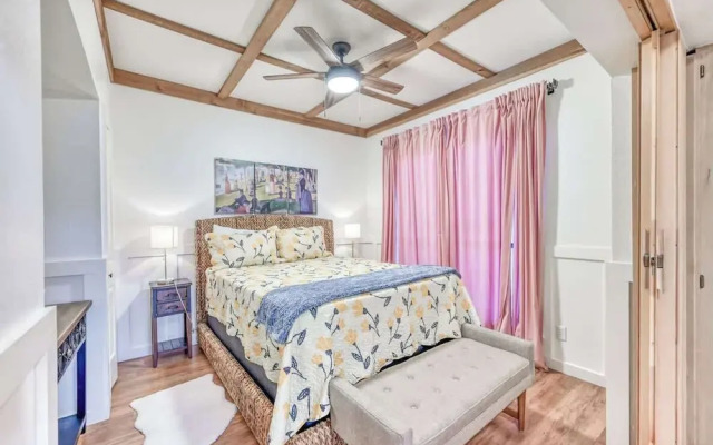 Luxurious Riverfront Condo Just 1 Blk to Schlitterbahn!