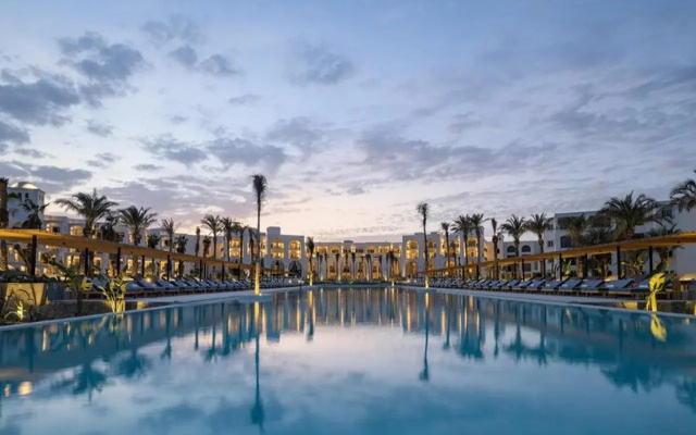 Serry Beach Resort