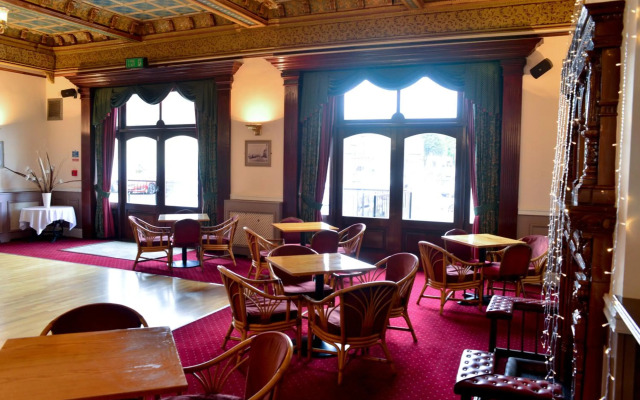 County Hotel