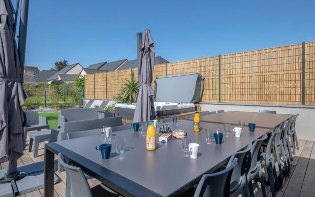 Maison moderne avec piscine et jacuzzi pour 15 personnes !