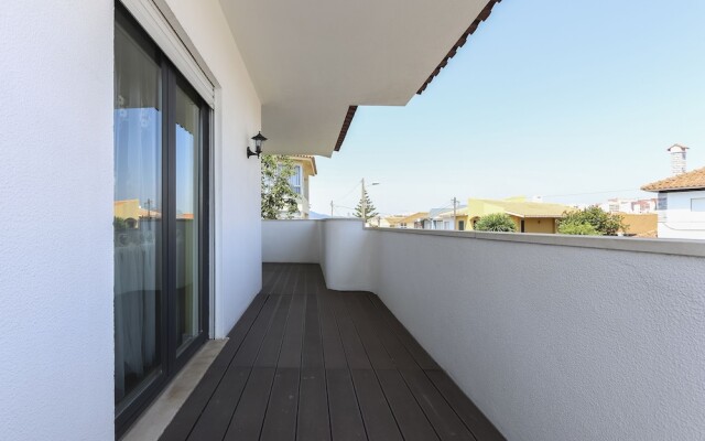 Parede Villa With Pool by Homing
