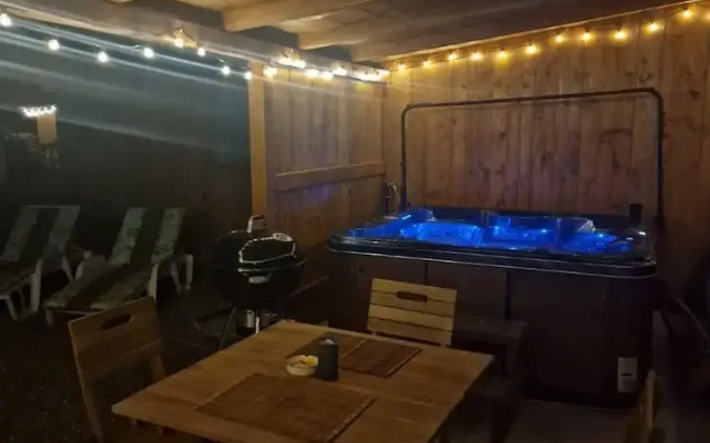 Bucovina-a-framehouse-hottub-fireplace-patio-wifi
