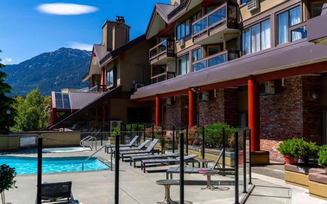 Whistler Village Inn And Suites