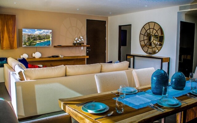 Del Viento Vaiven Penthouse 28 2 Bedroom Condo