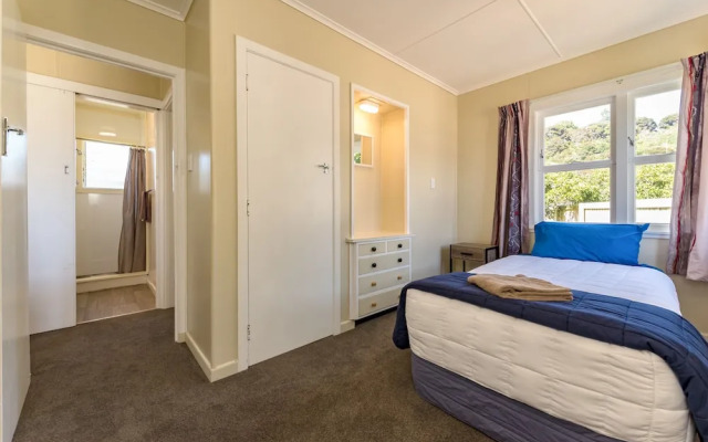 Waitangi Beach Bach 30A