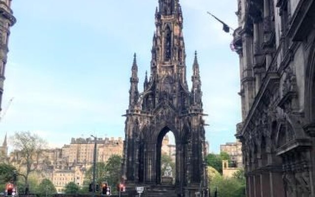 Stylish Studio on the Royal Mile