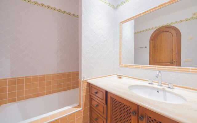 Villa - 5 Bedrooms with Pool, WiFi and Sea views - 104968