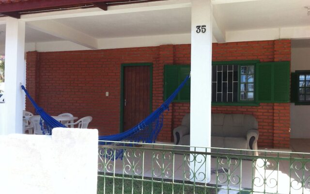 Casa a 50 metros da praia da Armação