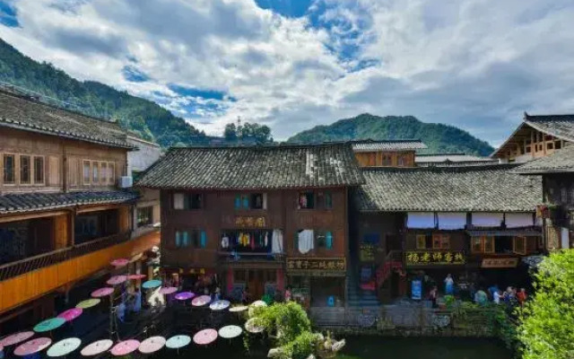 Jiuqi Xijiang Qijian Hostel