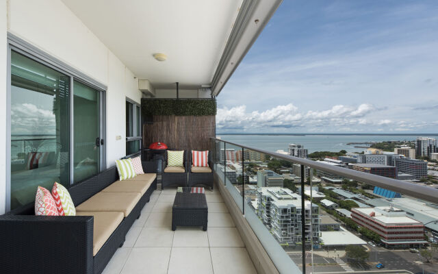Darwin Executive Suites & FREE CAR