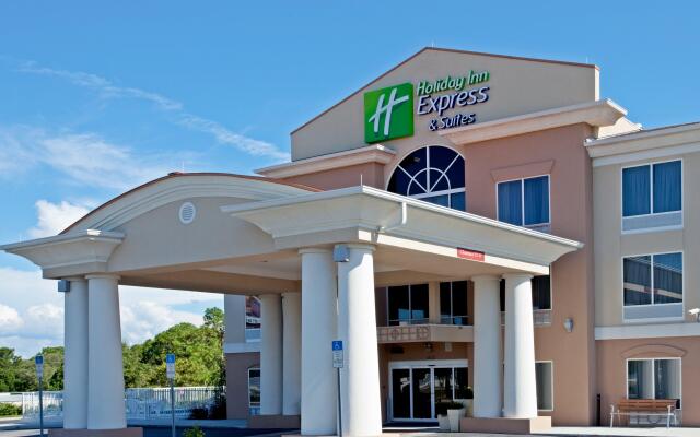 Holiday Inn Express Hotel & Suites Brooksville West, an IHG Hotel