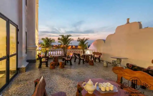 Tan An Palace Hotel & Serviced Apartment