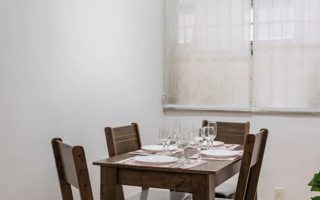 5min da Praia do Leblon - AP102