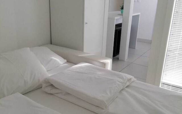 No5 Sea View Attic Studio