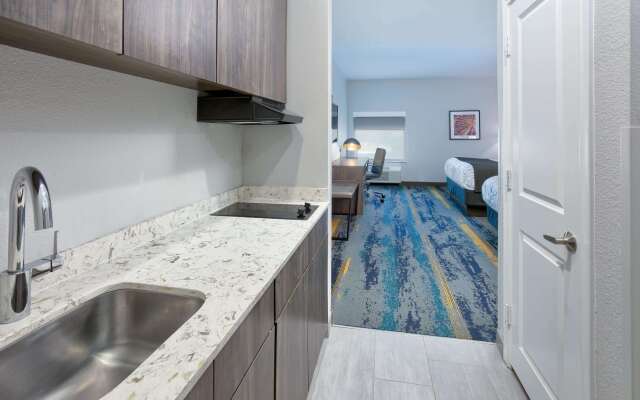 La Quinta Inn & Suites by Wyndham Dallas/Fairpark