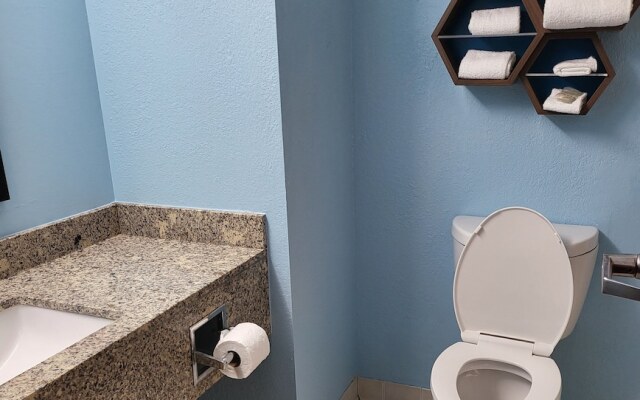 HomeTowne Studios by Red Roof Prattville