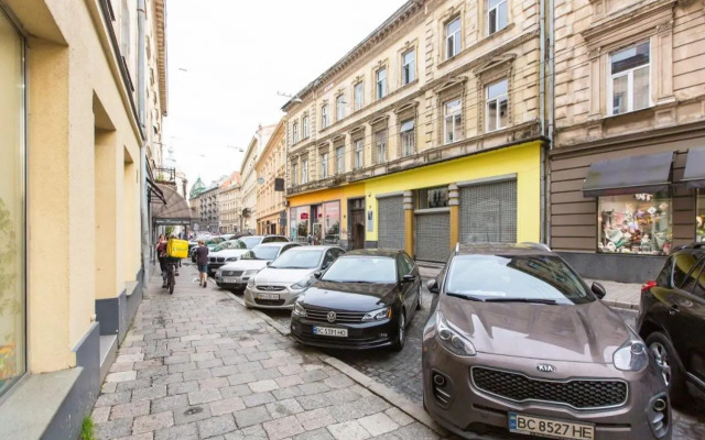 SoVA apartment str Gnatyuka 18