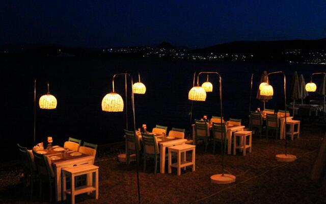 Kemancı Suites & Restaurant & Beach