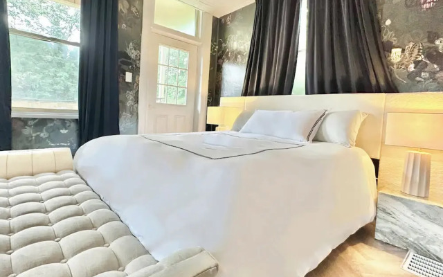 The Elliott Hotel at Highland Park