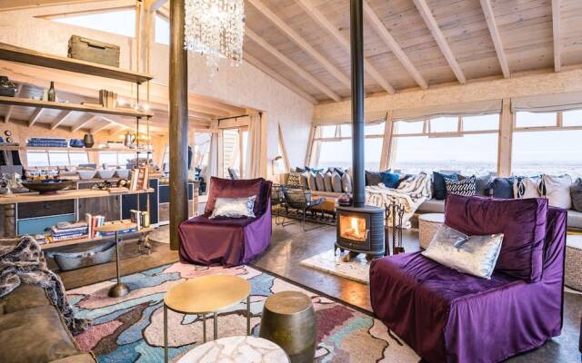 Shipwreck Lodge