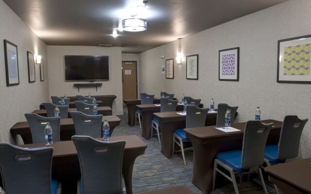Holiday Inn Express Hotel  Suites Coeur DAlene I-90 Exit 11