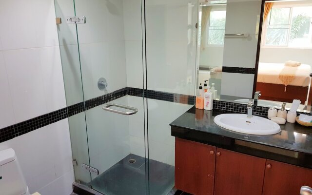 A Large 2 BR-3 Baths 207 Downtown
