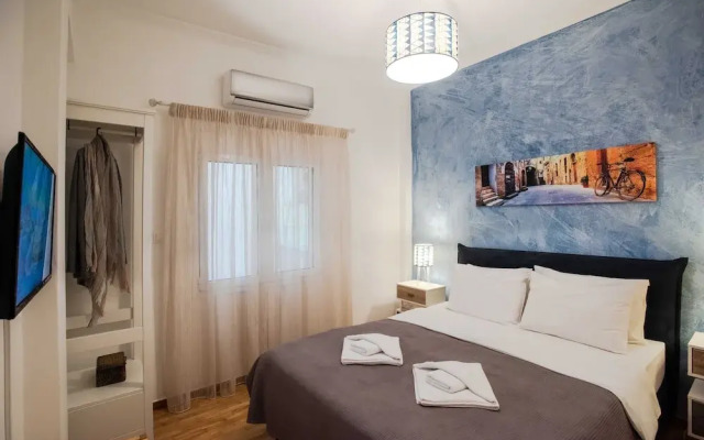 Blue Ark Comfort near Acropolis