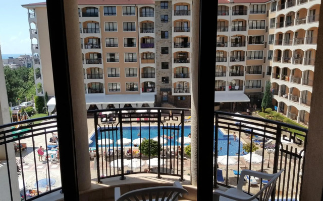 Apart-Hotel "Bendita-Mare"