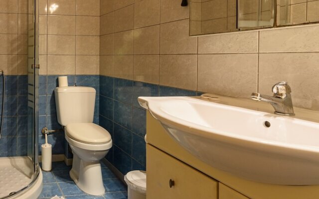 Kyparissia Garden Retreat - Cosy Master Suite