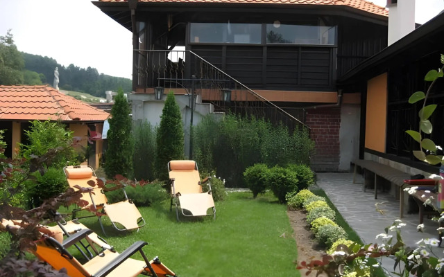 Guest House & Tavern At The Ladys (Chorbadzhiyka)