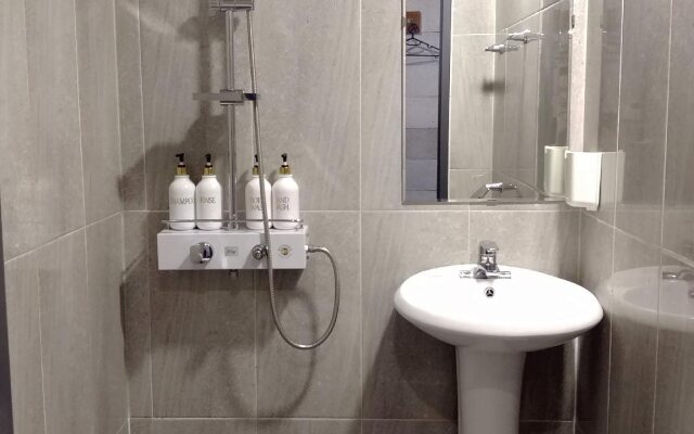 Travel Light Hostel