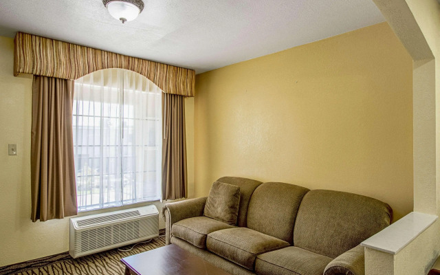 Super 8 by Wyndham Jackson MS Near the Fairgrounds