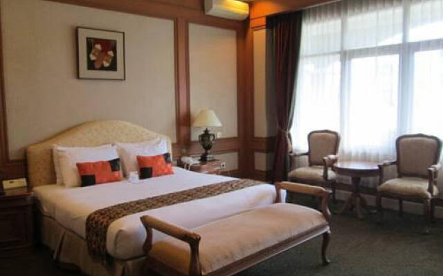 Elty Suites Lesung Batu