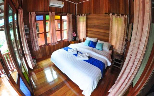 Phangpring Beach Resort – Guest Rooms – Tha Sala